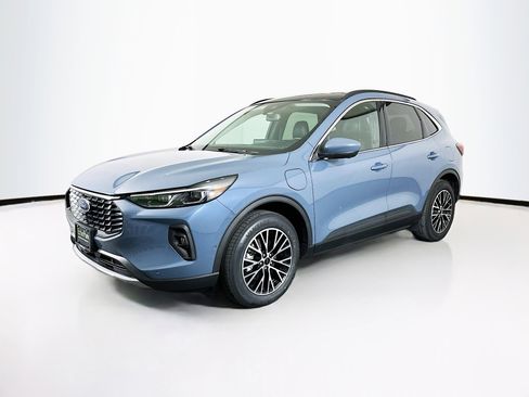 Used 2023 Ford Escape SE w/ PHEV Premium Package image 3