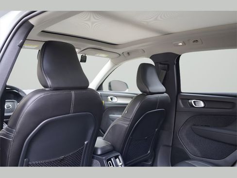 New 2025 Volvo XC40 B5 Plus w/ Climate Package image 19