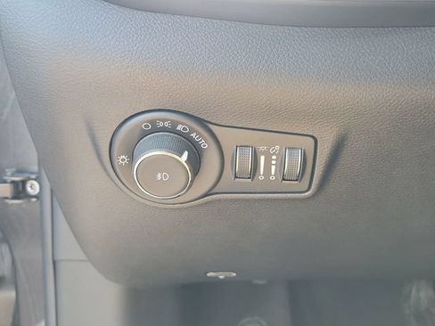 Used 2022 Jeep Compass Latitude w/ Sun and Sound Group AWD/4WD image 33