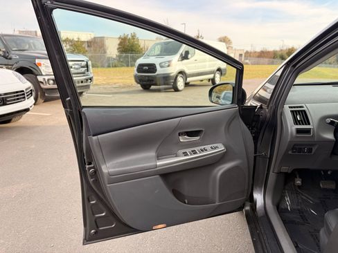 Used 2012 Toyota Prius V Five image 10
