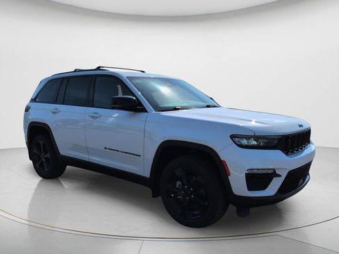 Used 2024 Jeep Grand Cherokee Limited w/ Black Appearance Package AWD/4WD image 3