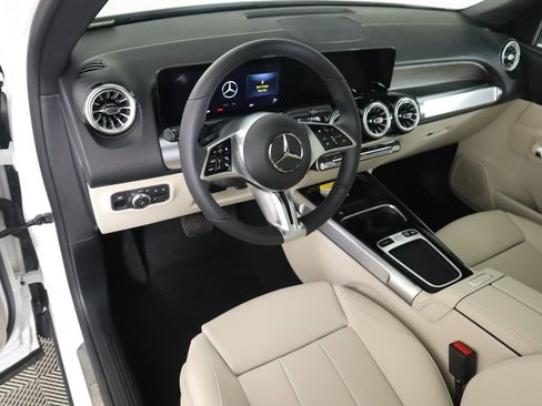New 2026 Mercedes-Benz GLB 250 image 10
