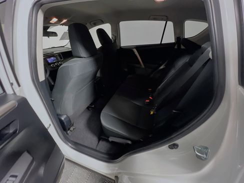 Used 2018 Toyota RAV4 LE FWD image 29