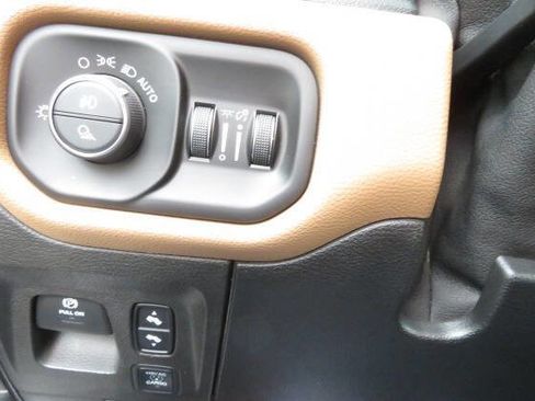 Used 2019 RAM 1500 Big Horn AWD/4WD image 18