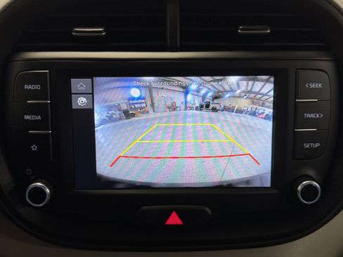 Used 2025 Kia Soul LX w/ LX Technology Package FWD image 9