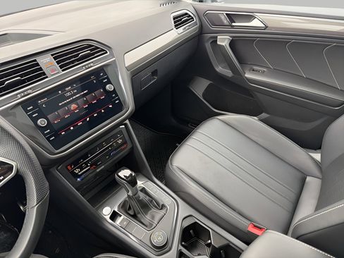 Used 2024 Volkswagen Tiguan SE R-Line image 17