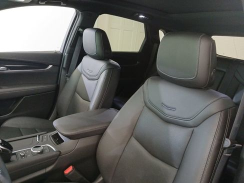 Certified 2025 Cadillac XT5 Premium Luxury w/ Technology Package AWD/4WD image 15