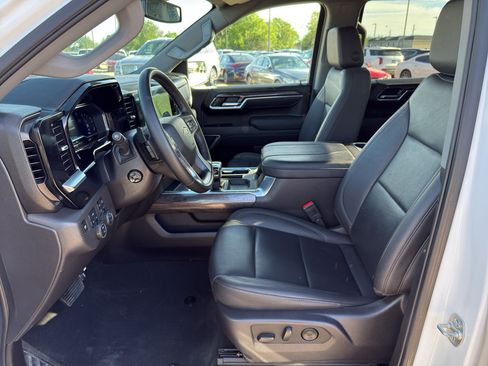 Used 2025 Chevrolet Silverado 1500 LTZ AWD/4WD image 12