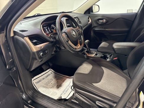 Used 2016 Jeep Cherokee Sport FWD image 22