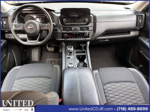 Used 2023 Nissan Pathfinder S image 18