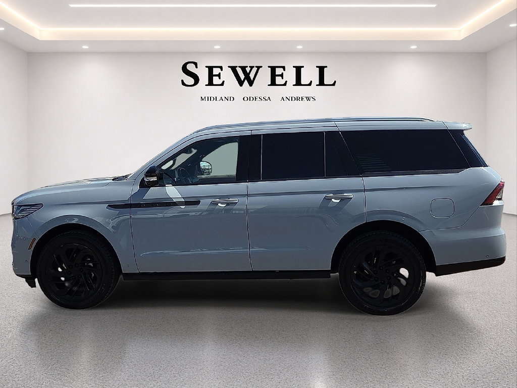 Used 2025 Lincoln Navigator Reserve AWD/4WD image 2
