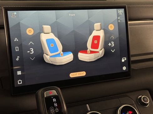 Used 2024 Land Rover Defender 130 X-Dynamic SE image 16