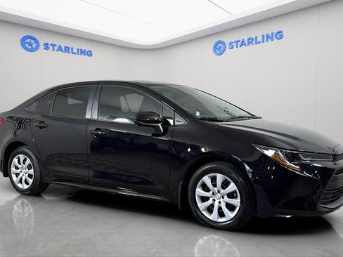 Used 2025 Toyota Corolla LE image 12