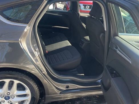 Used 2016 Ford Fusion SE image 8