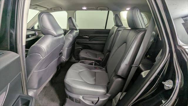 Used 2025 Toyota Grand Highlander AWD image 17