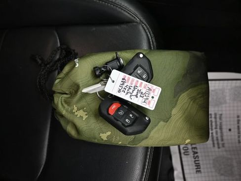 Used 2023 Jeep Wrangler Unlimited Sahara w/ Cold Weather Group AWD/4WD image 8