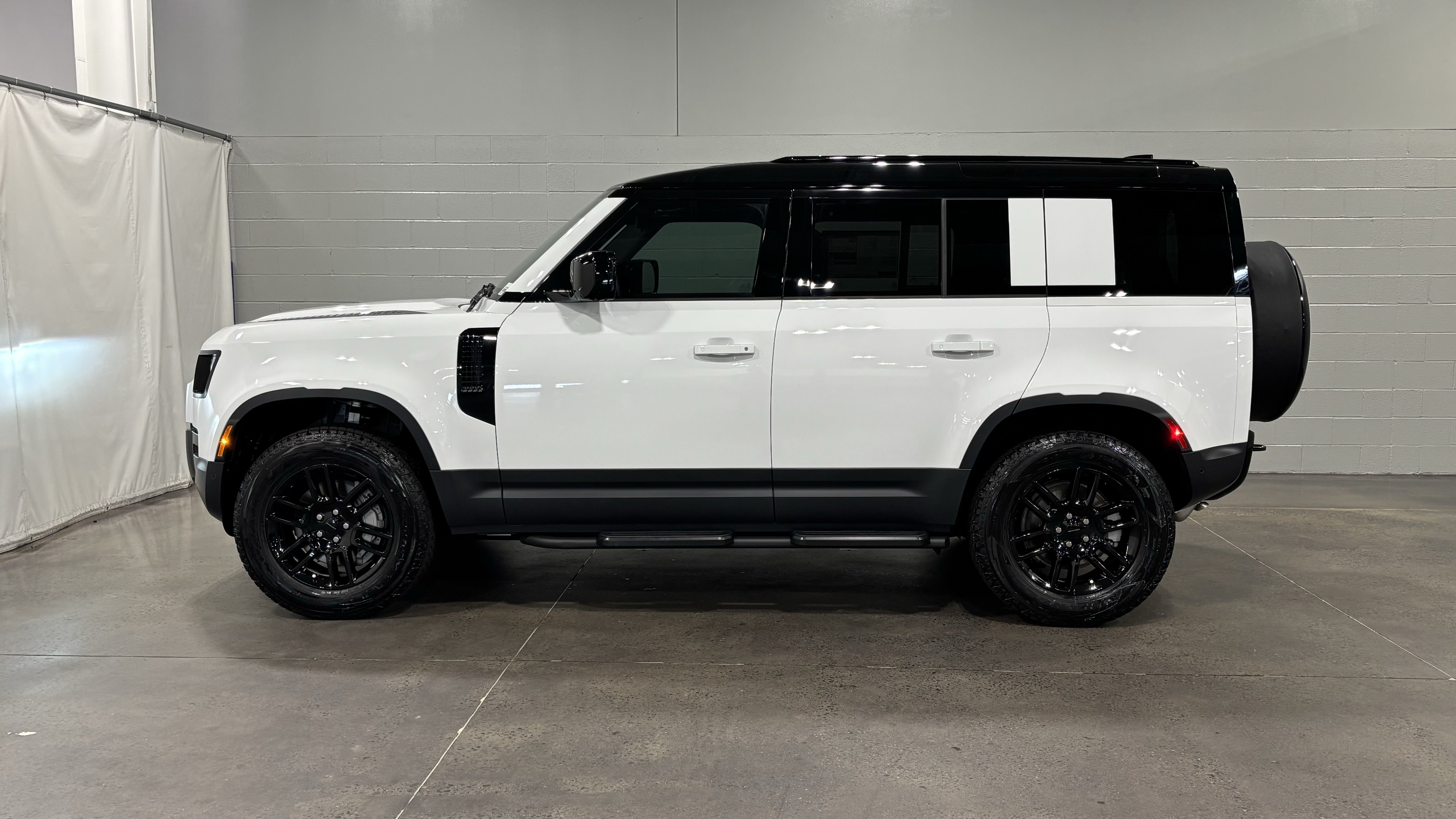 New 2026 Land Rover Defender 110 S AWD/4WD image 7