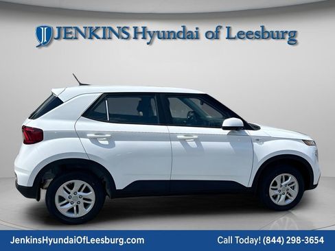 Used 2026 Hyundai Venue SE FWD image 4