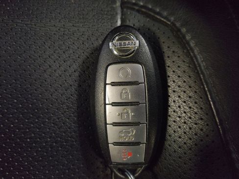 Used 2017 Nissan Rogue SL FWD image 32