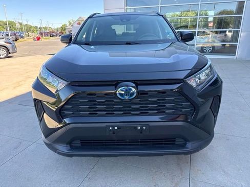 Used 2022 Toyota RAV4 LE AWD/4WD image 2