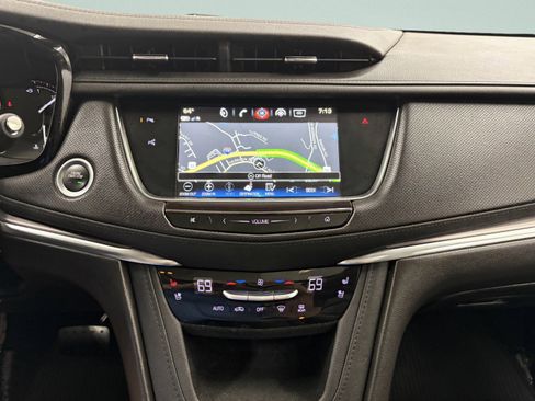 Used 2019 Cadillac XT5 Premium Luxury w/ Driver Assist Package AWD/4WD image 15