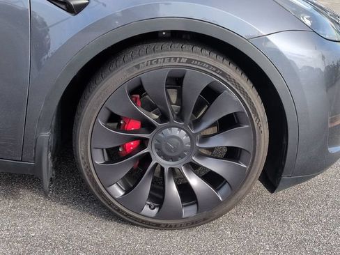 Used 2023 Tesla Model Y Performance AWD/4WD image 11