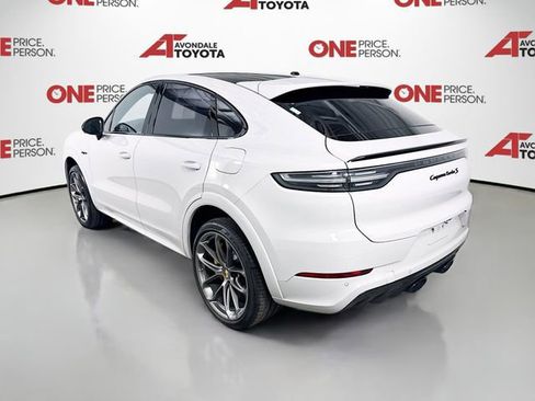 Used 2022 Porsche Cayenne Turbo S image 5