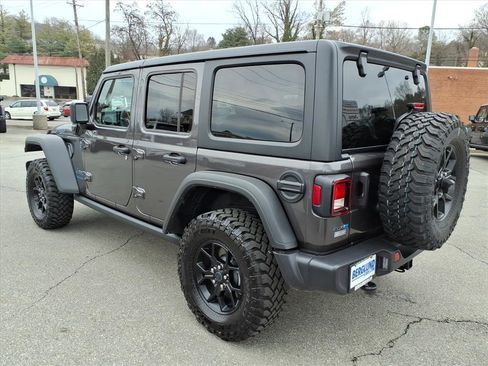 Used 2025 Jeep Wrangler Willys image 6