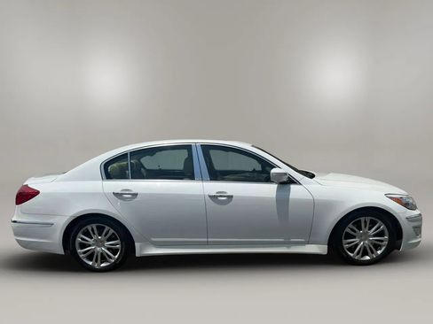 Used 2013 Hyundai Genesis 3.8 w/ Technology Pkg RWD image 7