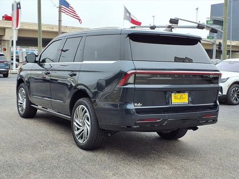 New 2025 Lincoln Navigator Reserve image 4