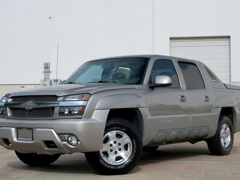Used 2002 Chevrolet Avalanche 2WD image 2