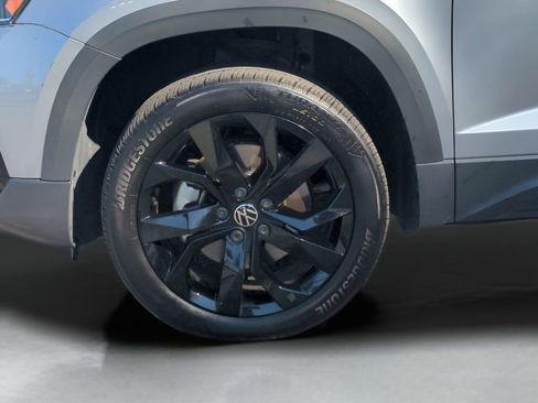 Used 2024 Volkswagen Taos SE image 11