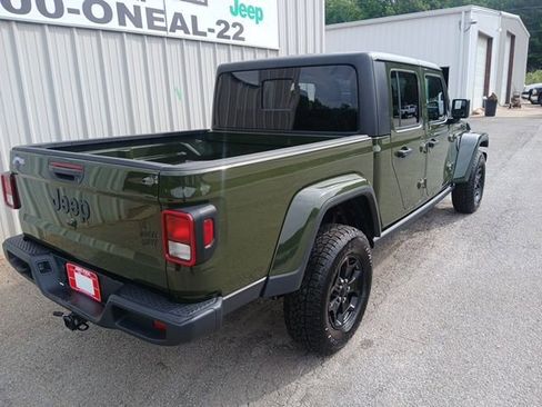 Used 2022 Jeep Gladiator Sport AWD/4WD image 3
