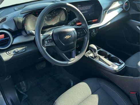 Used 2024 Chevrolet Trax LS w/ LS Convenience Package FWD image 20