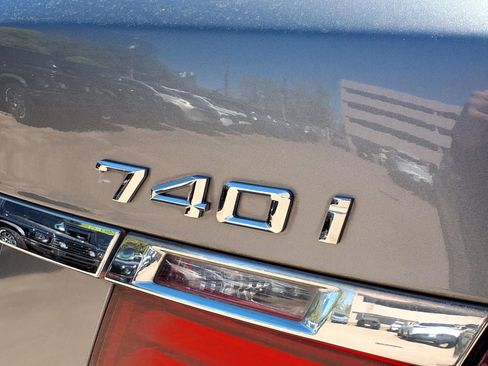Used 2013 BMW 740i image 10