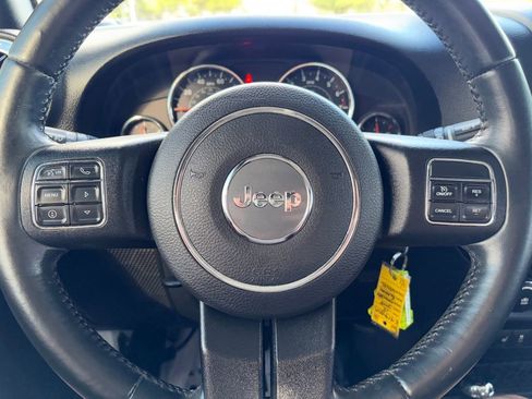 Used 2015 Jeep Wrangler Unlimited Rubicon w/ Connectivity Group image 11