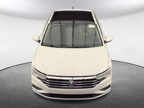 Used 2020 Volkswagen Jetta SE w/ SE Cold Weather Package FWD image 2