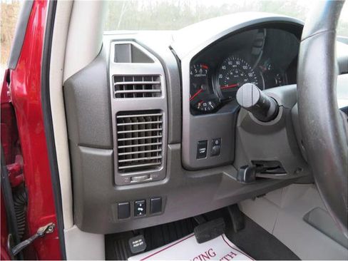 Used 2004 Nissan Titan SE image 29