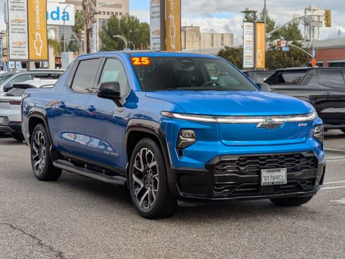 Used 2025 Chevrolet Silverado EV RST image 3