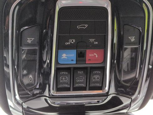 Certified 2022 Jeep Grand Cherokee Overland w/ Luxury Tech Group IV image 16