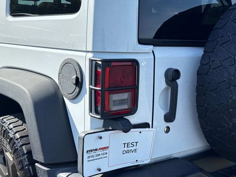 Used 2018 Jeep Wrangler Unlimited Sport AWD/4WD image 16