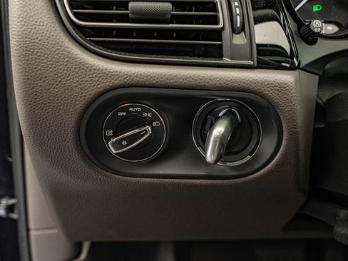 Certified 2025 Porsche Macan AWD/4WD image 24