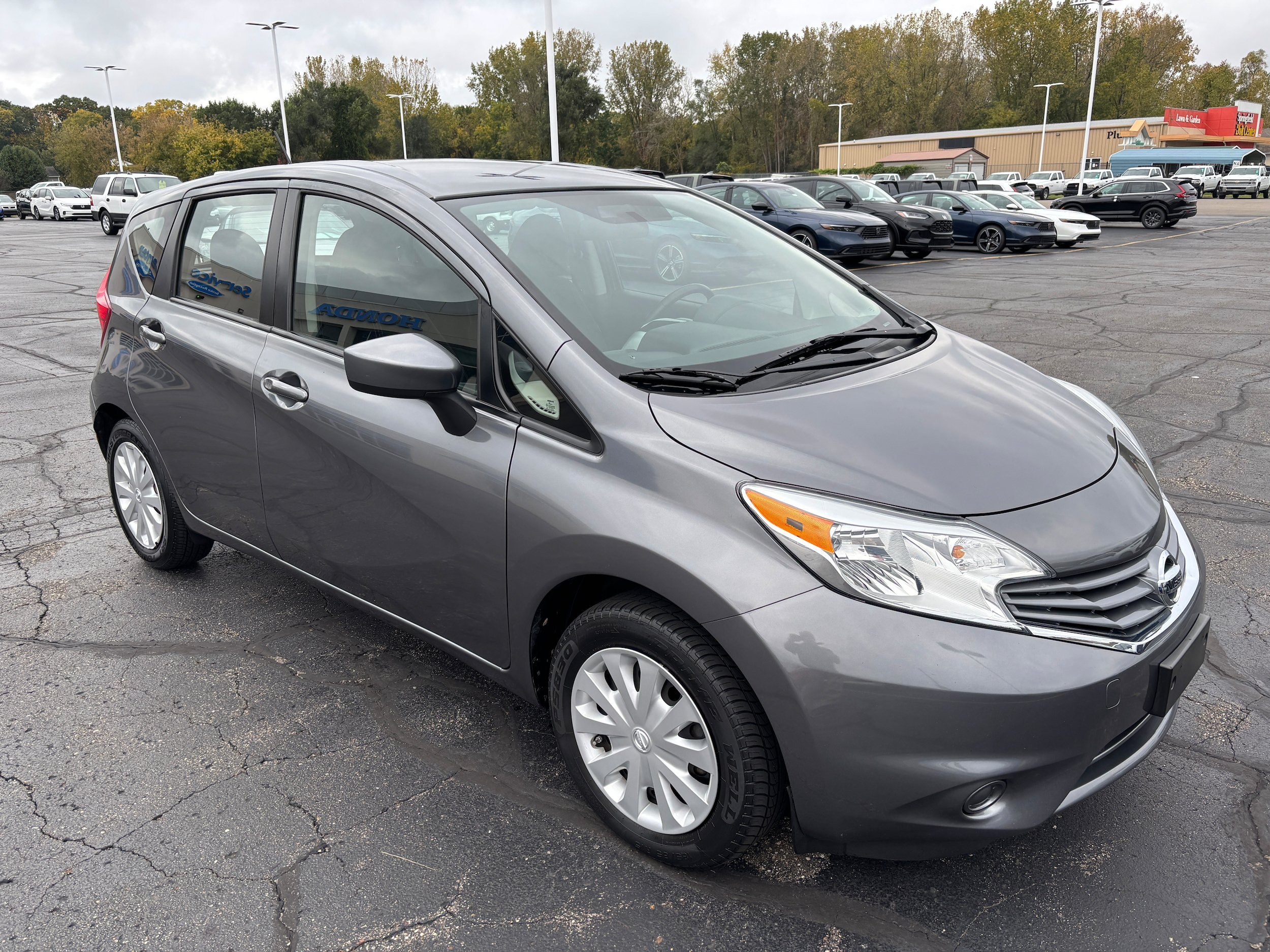 Used 2016 Nissan Versa Note SV FWD image 2