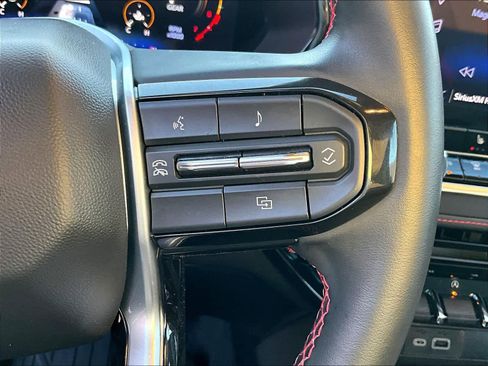 Used 2024 Chevrolet Colorado Z71 w/ Z71 Convenience Package 2 image 23