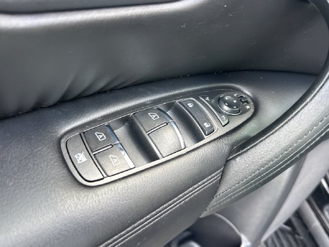 Used 2023 Nissan Armada SL w/ Captain's Chairs Package AWD/4WD image 12