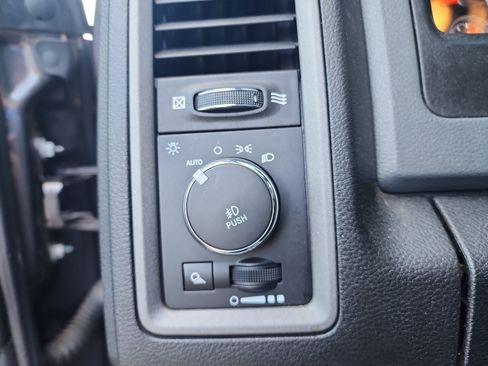 Used 2017 RAM 1500 Express w/ Express Value Package RWD image 22