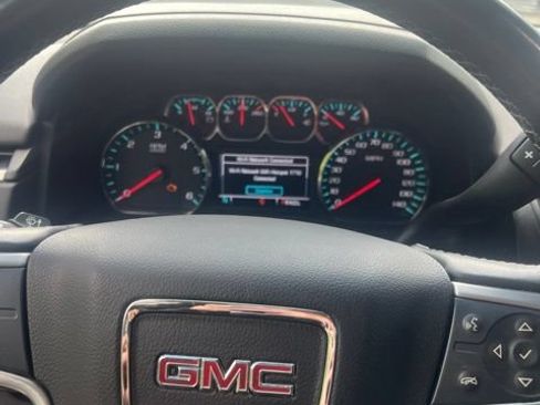 Used 2017 GMC Yukon SLE w/ SLE Value Package RWD image 2