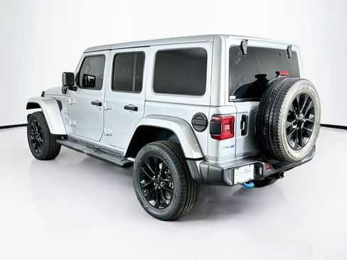 Used 2023 Jeep Wrangler Unlimited Sahara w/ Cold Weather Group AWD/4WD image 5