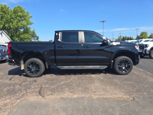 Used 2024 Chevrolet Silverado 1500 LT Trail Boss w/ Convenience Package II AWD/4WD image 5