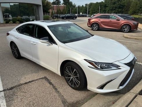 Used 2023 Lexus ES 350 w/ Premium Package FWD image 2